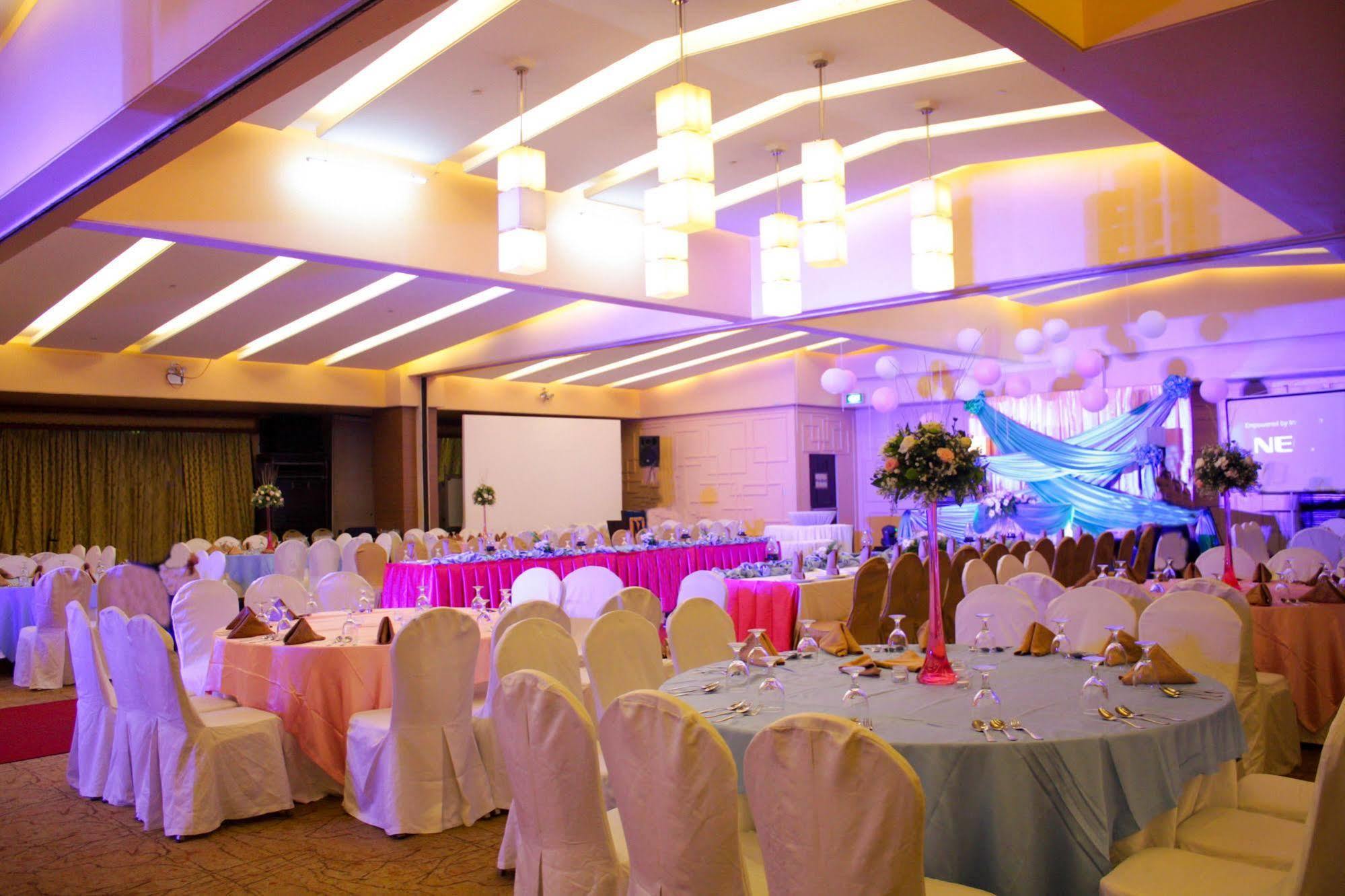 Manila Grand Opera Hotel Экстерьер фото