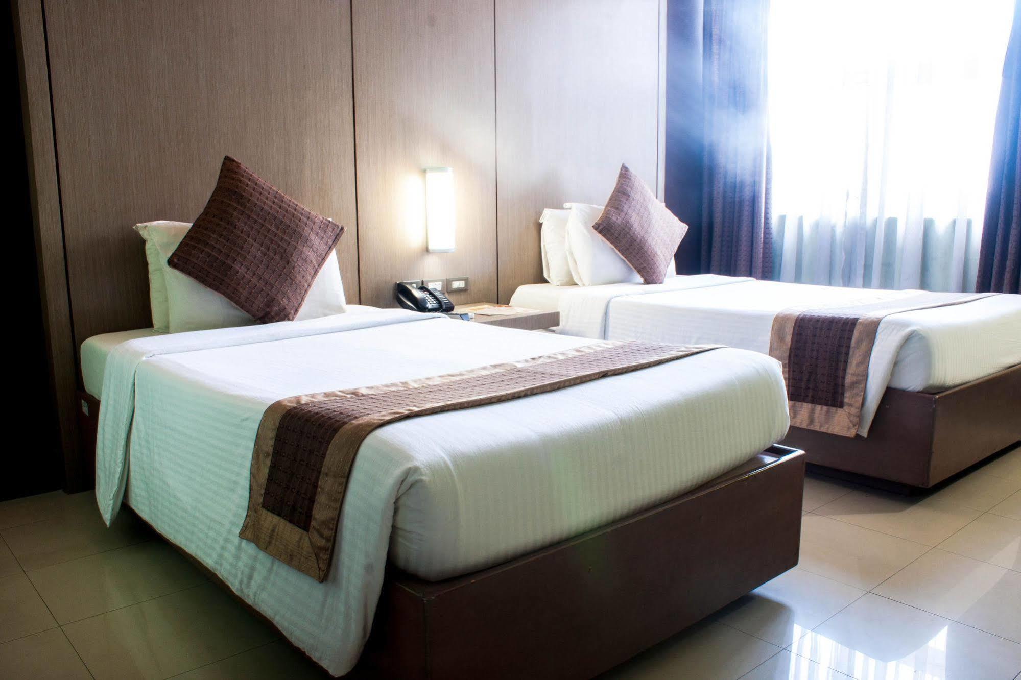 Manila Grand Opera Hotel Экстерьер фото